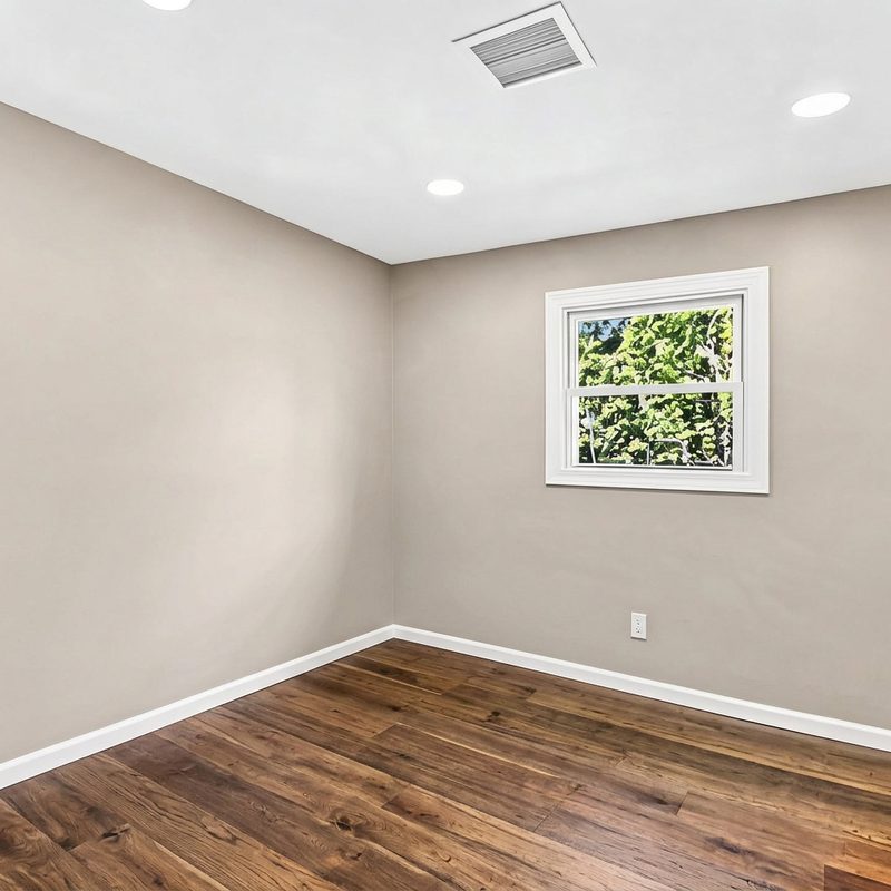 Original listing photo of an empty room